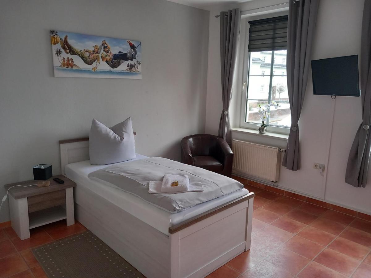 Hotel Eintracht Митвайда Экстерьер фото