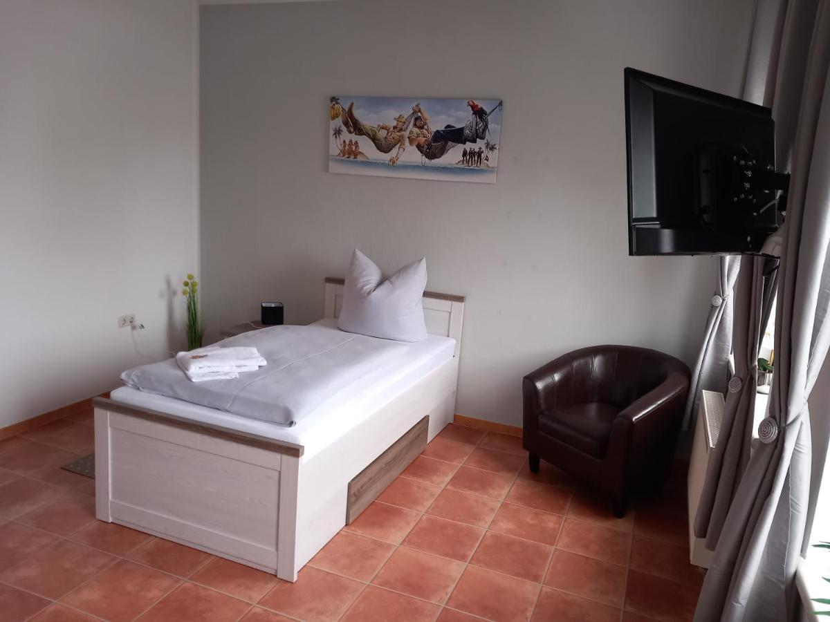 Hotel Eintracht Митвайда Экстерьер фото