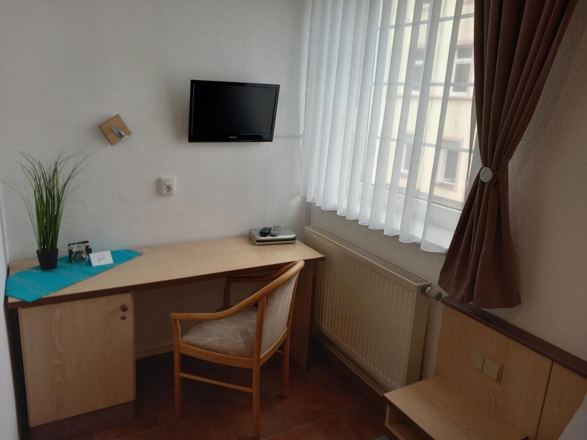 Hotel Eintracht Митвайда Экстерьер фото