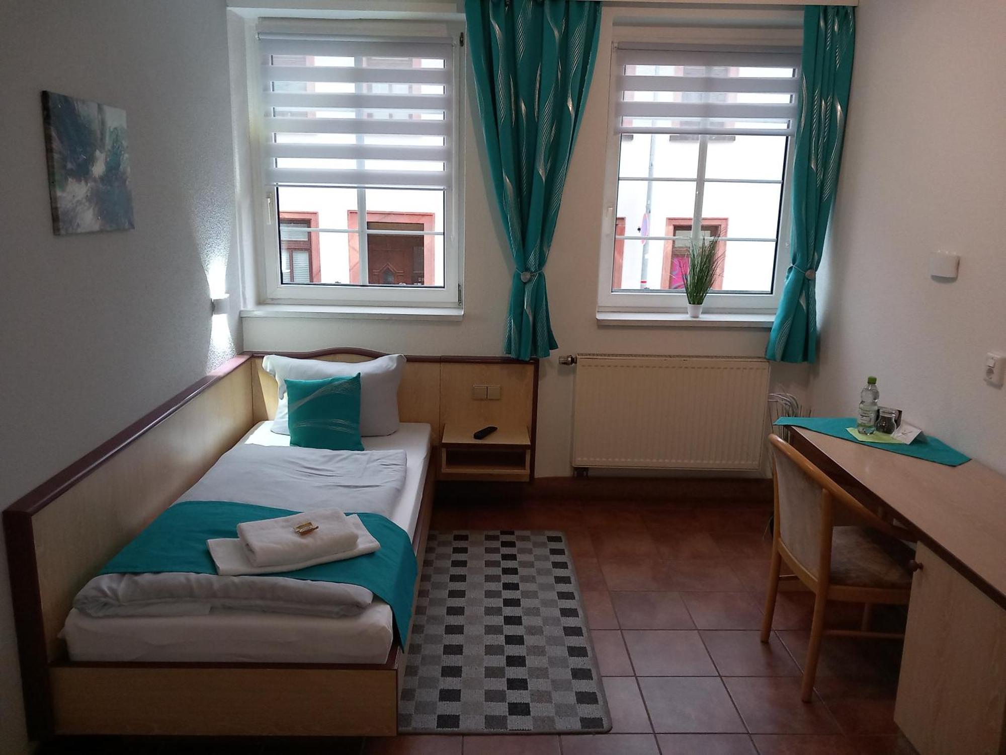 Hotel Eintracht Митвайда Экстерьер фото
